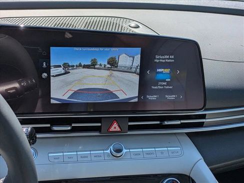 Used 2025 Hyundai Elantra Limited image 15