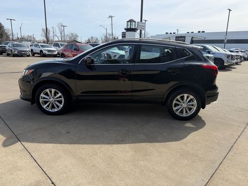 Used 2017 Nissan Rogue Sport SV w/ SV Premium Package image 8