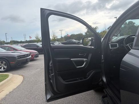 Used 2021 Nissan Titan SV w/ SV Convenience Package RWD image 56