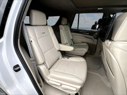 Used 2023 Cadillac Escalade Sport Platinum w/ Heavy-Duty Trailer Package AWD/4WD image 24