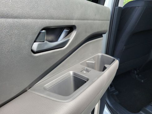 Used 2025 Nissan Pathfinder SV image 13