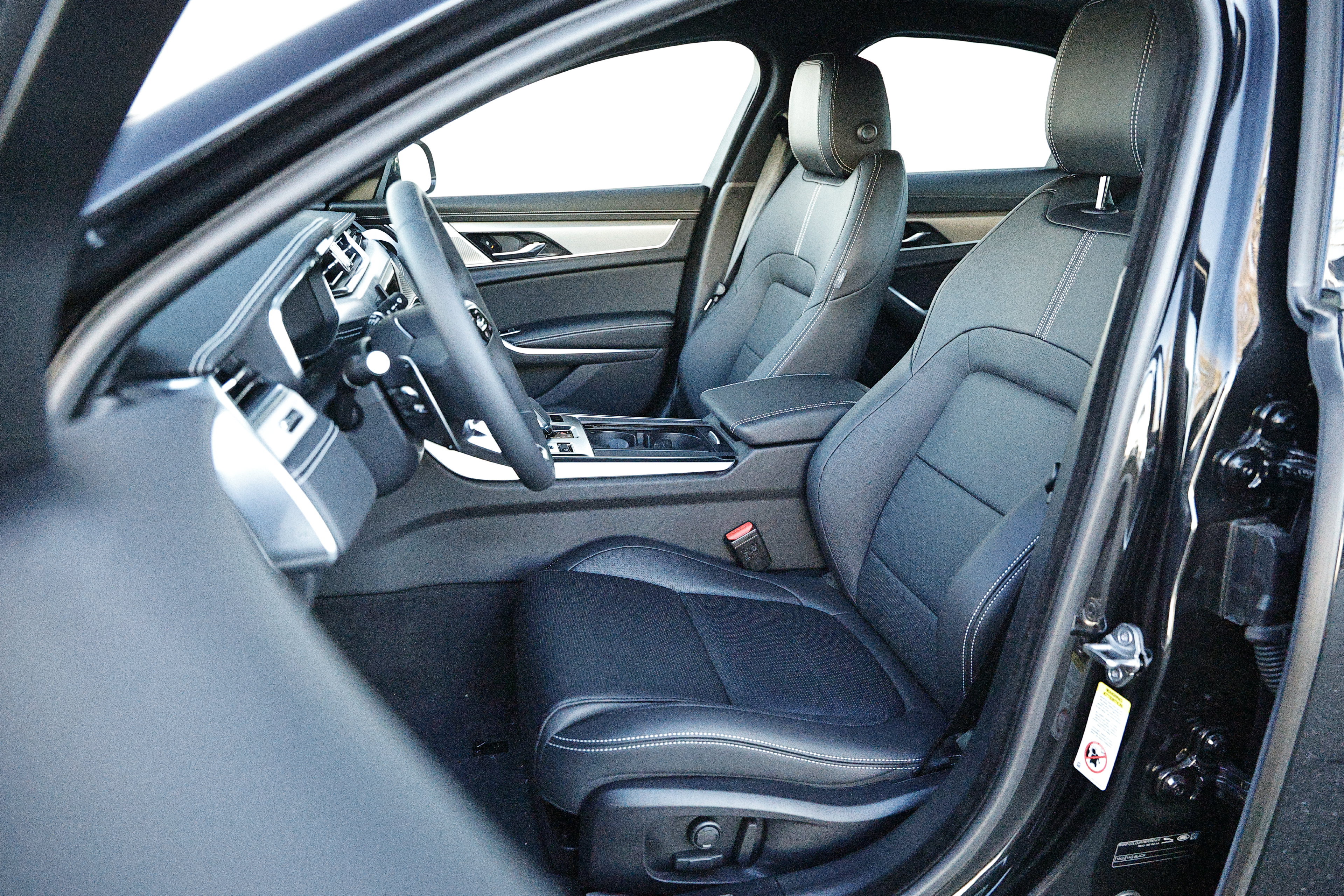 New 2024 Jaguar XF R-Dynamic SE AWD/4WD image 27