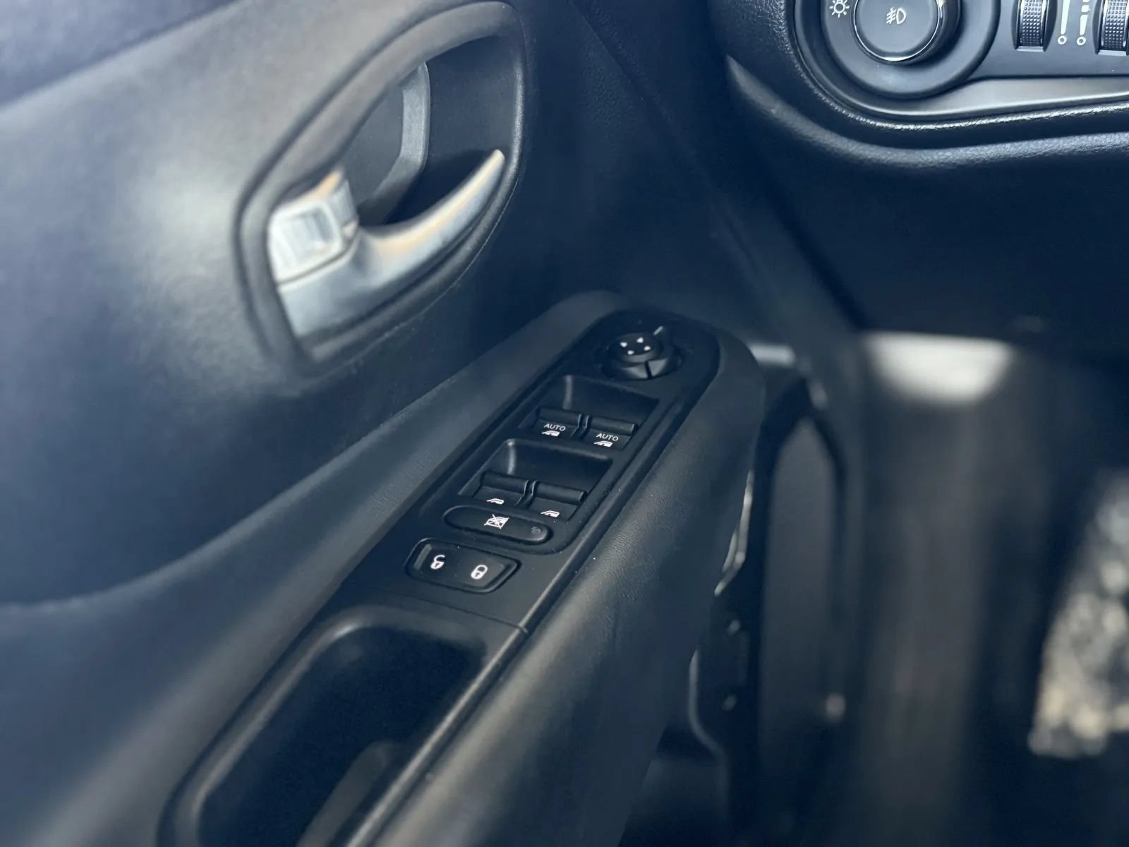 Used 2020 Jeep Renegade Altitude AWD/4WD image 23