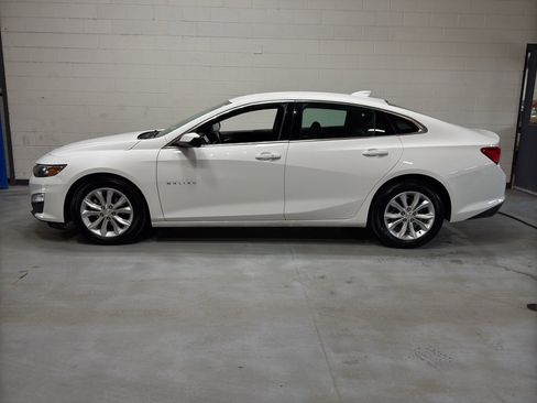Used 2025 Chevrolet Malibu LT image 2