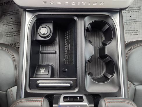 Used 2025 Ford Expedition Active AWD/4WD image 36