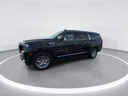 Used 2022 GMC Yukon XL SLT w/ SLT Premium Package image 7