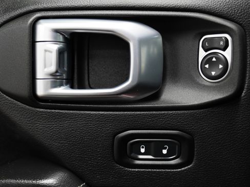 Used 2021 Jeep Wrangler Unlimited Sahara image 17