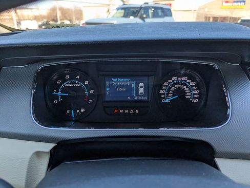 Used 2017 Ford Taurus SE image 17