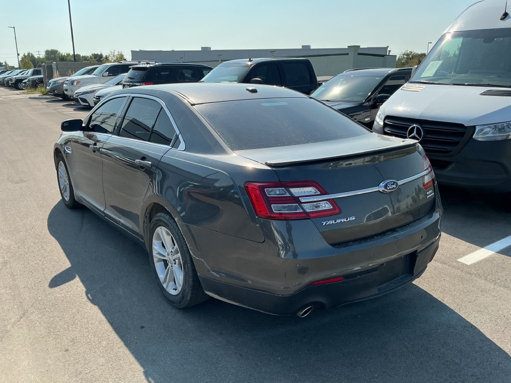 Used 2017 Ford Taurus SEL FWD image 4