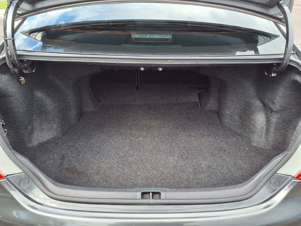 Used 2013 Toyota Camry SE w/ Leather Pkg FWD image 19