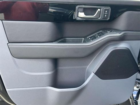 Used 2025 INEOS Grenadier Fieldmaster Edition image 18