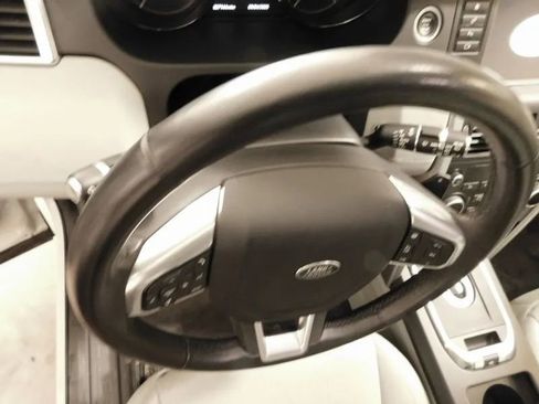 Used 2019 Land Rover Discovery Sport SE image 31