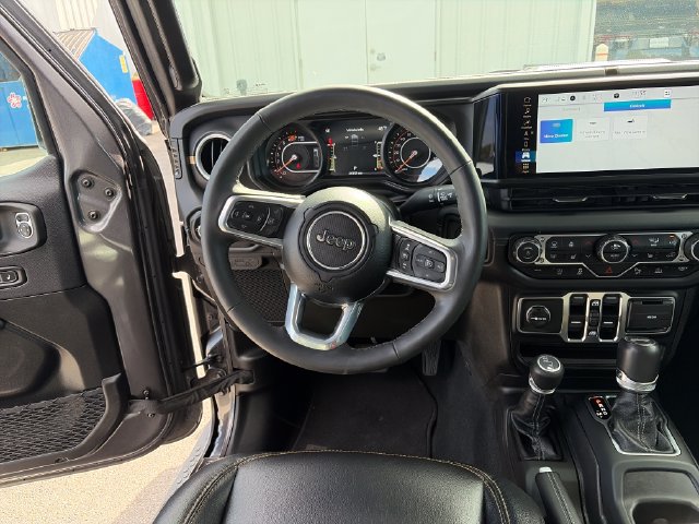 Certified 2025 Jeep Wrangler Unlimited Sahara AWD/4WD image 14