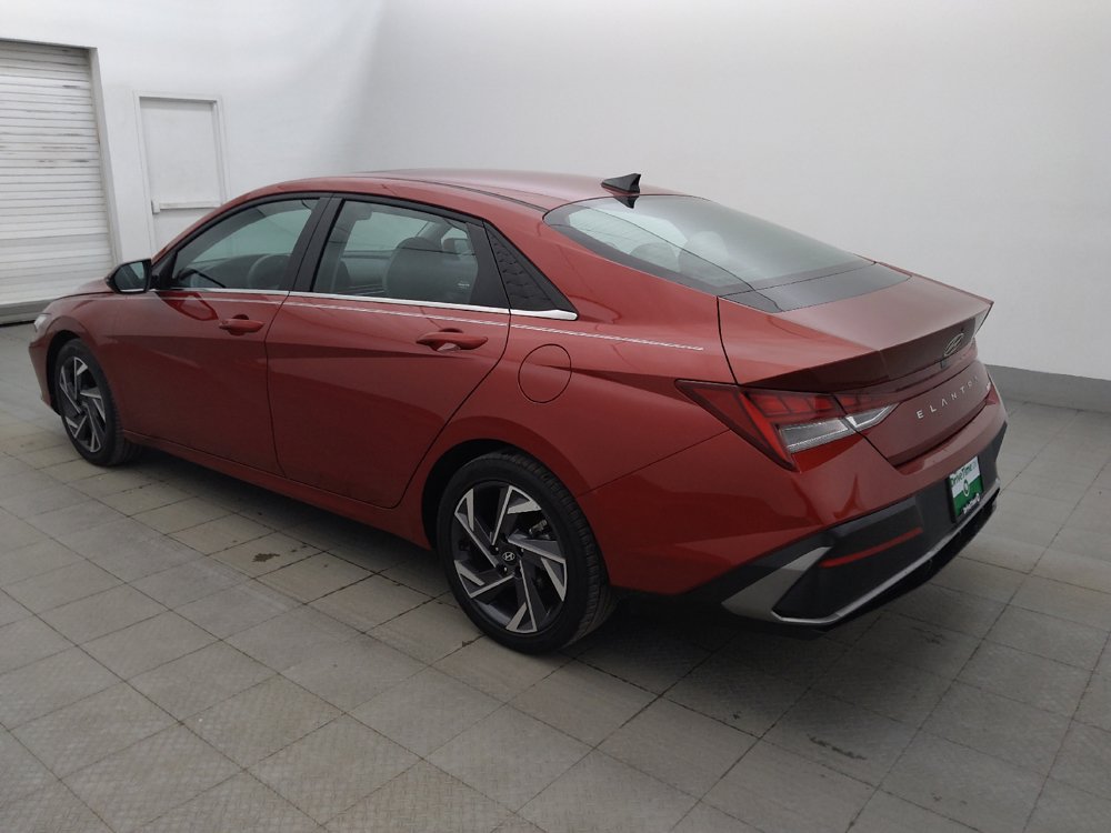Used 2025 Hyundai Elantra Limited FWD image 3