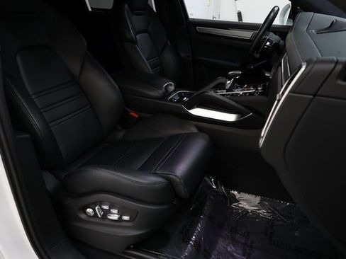 Used 2020 Porsche Cayenne Turbo image 77