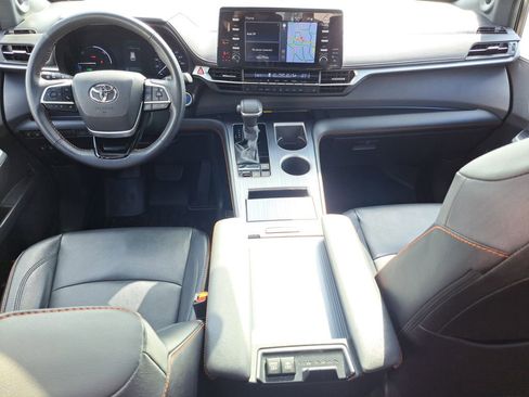 Used 2021 Toyota Sienna XSE w/ XSE Plus Package image 13