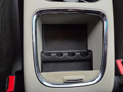 Used 2016 Dodge Grand Caravan SXT w/ Rear Park Assist Package FWD image 27