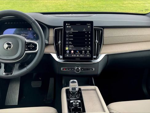 New 2026 Volvo XC90 B5 Plus image 9