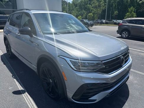 Used 2023 Volkswagen Tiguan SE R-Line FWD image 2
