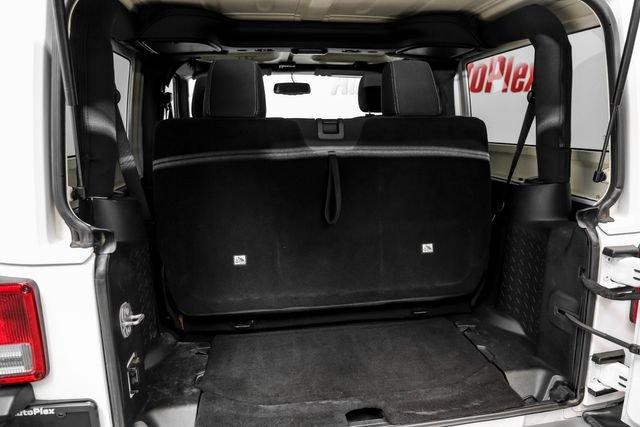 Used 2018 Jeep Wrangler Sahara w/ Connectivity Group AWD/4WD image 39