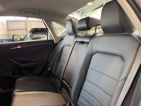 Used 2023 Volkswagen Jetta SE w/ Panoramic Sunroof Package image 18