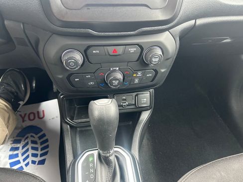 Used 2019 Jeep Renegade Altitude w/ Quick Order Package 2XM image 18