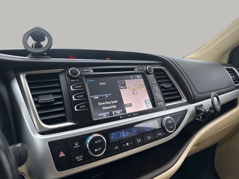 Used 2019 Toyota Highlander XLE image 35