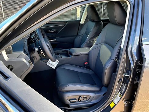 New 2025 Lexus ES 350 image 9
