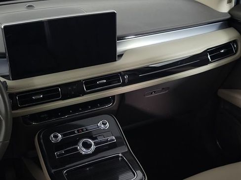 Used 2023 Lincoln Nautilus FWD w/ Premium Package image 12