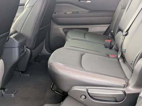 Used 2026 Nissan Pathfinder SL AWD/4WD image 23