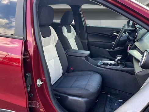 Used 2024 Chevrolet Trax LS w/ LS Convenience Package FWD image 26