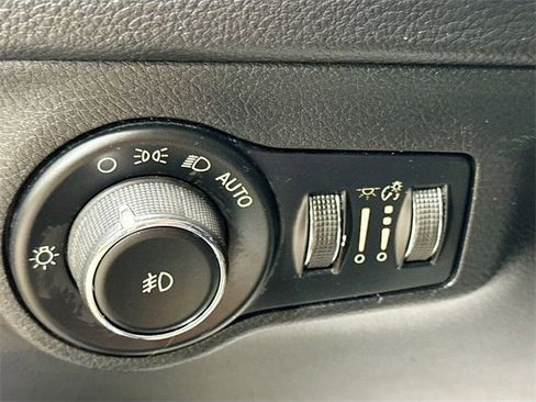 Used 2018 Jeep Compass Latitude w/ Popular Equipment Group image 12