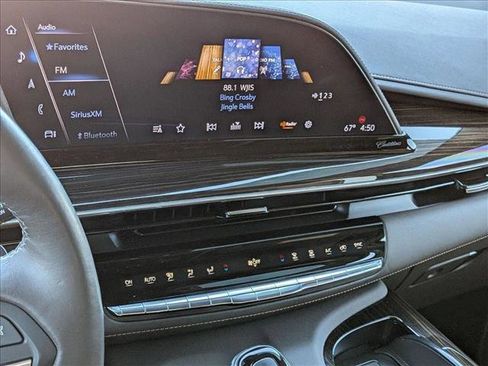 Used 2022 Cadillac Escalade Premium Luxury image 16