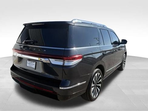 Used 2022 Lincoln Navigator Reserve image 2