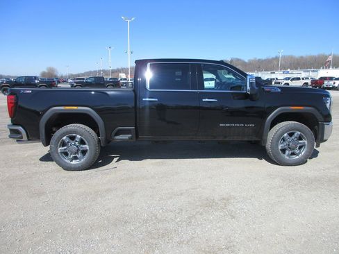 New 2026 GMC Sierra 2500 SLT AWD/4WD image 3