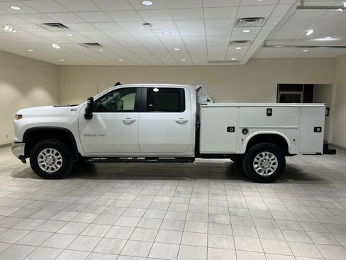 Used 2025 Chevrolet Silverado 3500 LT w/ Safety Package AWD/4WD image 2