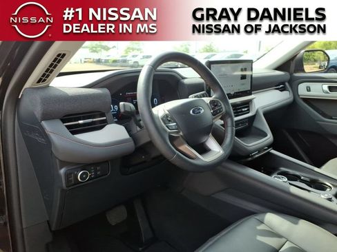 Used 2025 Ford Explorer Active w/ Active Comfort Package RWD image 11