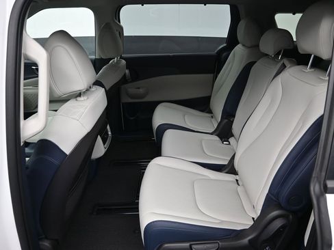 New 2026 Kia Carnival EX FWD image 29