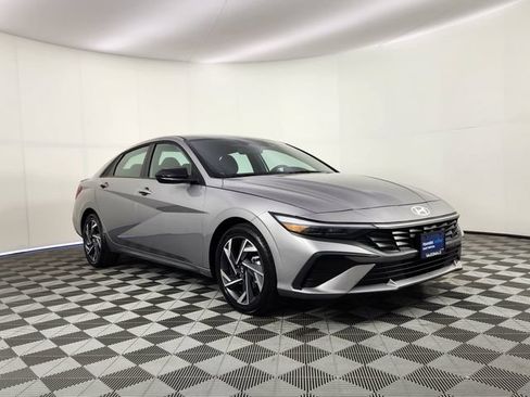 Certified 2025 Hyundai Elantra Sport FWD image 6