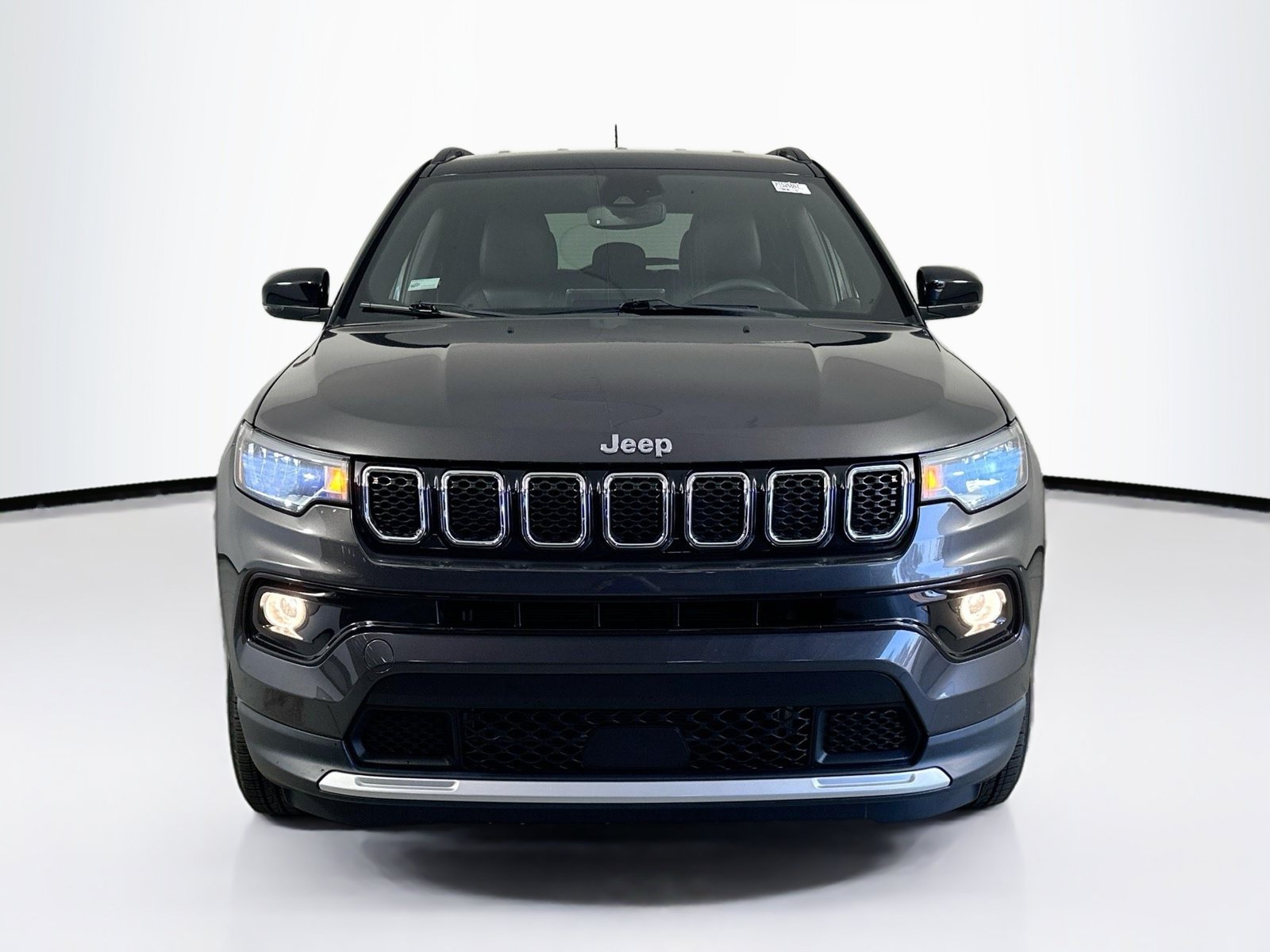 Used 2023 Jeep Compass Limited AWD/4WD image 2