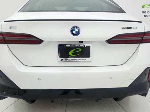 Used 2024 BMW i5 eDrive40i w/ Executive Package RWD image 21