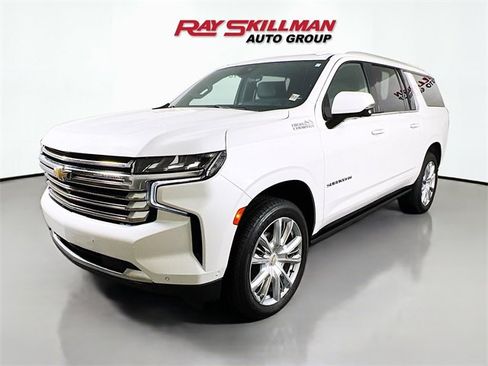 Used 2023 Chevrolet Suburban High Country w/ Advanced Technology Package image 3