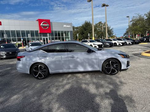 New 2025 Nissan Altima 2.5 SR image 5