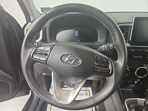 Used 2024 Hyundai Venue SEL image 15