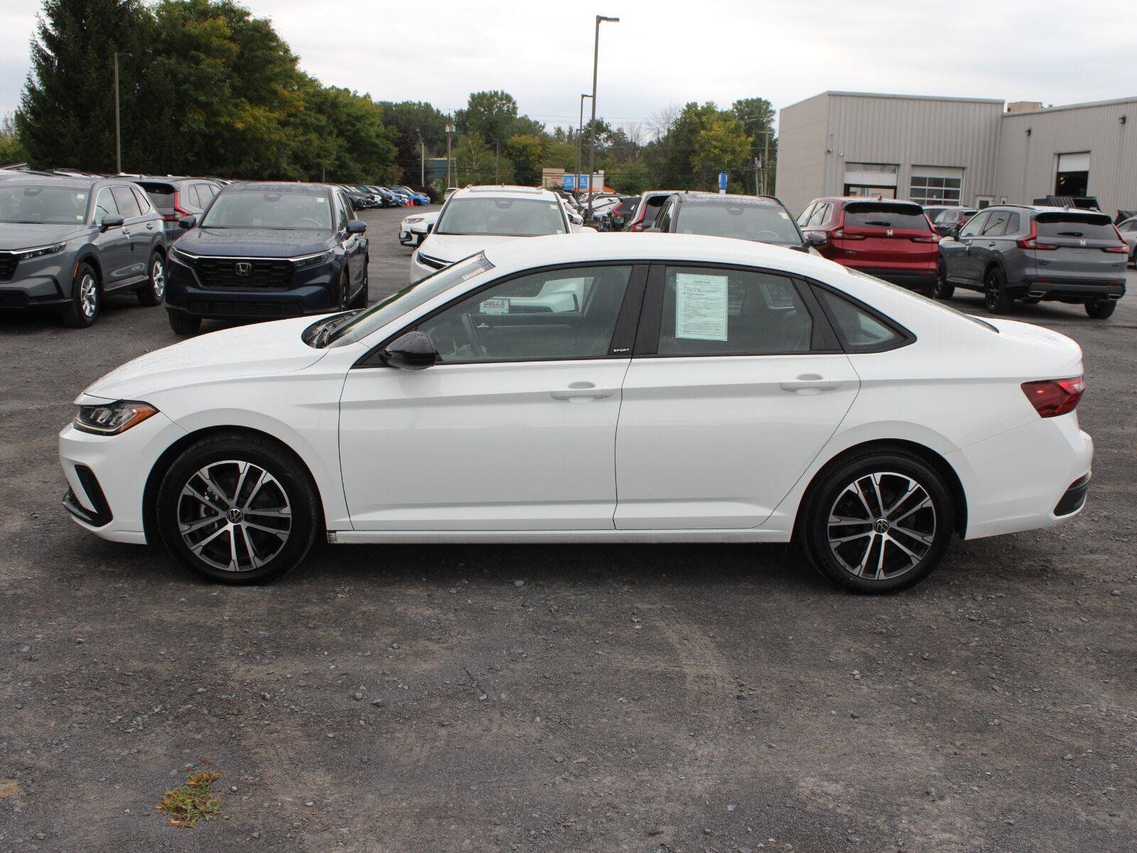 Used 2025 Volkswagen Jetta Sport FWD image 5