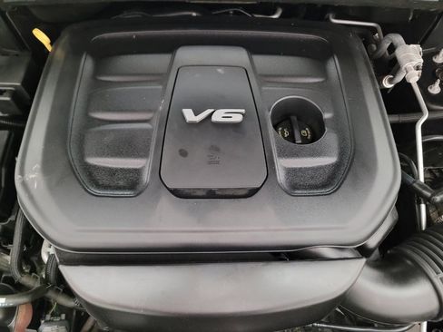 Used 2017 Jeep Grand Cherokee Laredo AWD/4WD image 30