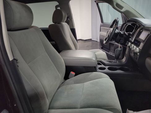 Used 2018 Toyota Sequoia SR5 image 23