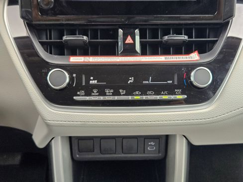 Used 2025 Toyota Corolla Cross L FWD image 18