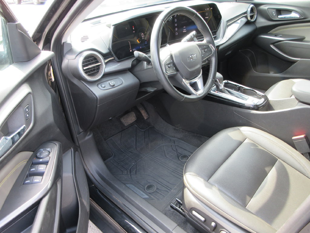 Used 2025 Chevrolet Trax ACTIV w/ Driver Confidence Package FWD image 13