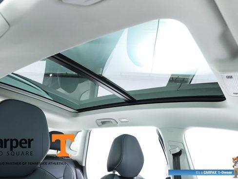Used 2025 Volkswagen Tiguan SE w/ Panoramic Sunroof Package AWD/4WD image 37